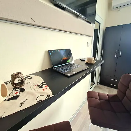 Διαμέρισμα Studio Neon In Super Center *